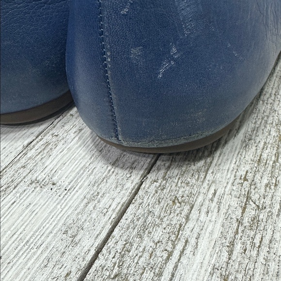 Tory Burch Navy Leather Reva Flats with Gold Logo - Picture 5 of 9